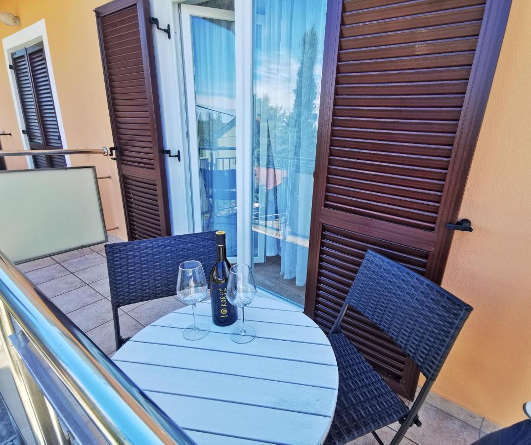 Apartments Sokolic Нерезине Экстерьер фото