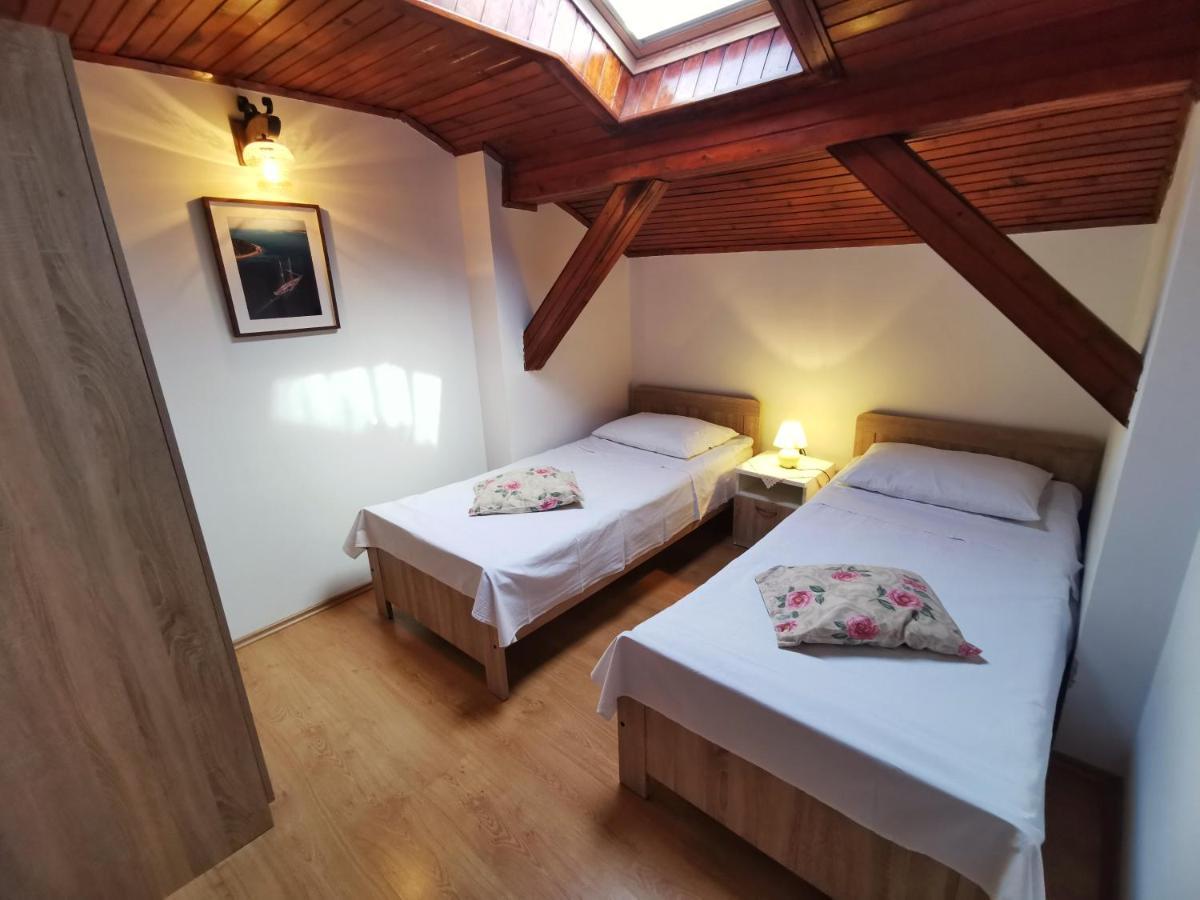 Apartments Sokolic Нерезине Экстерьер фото