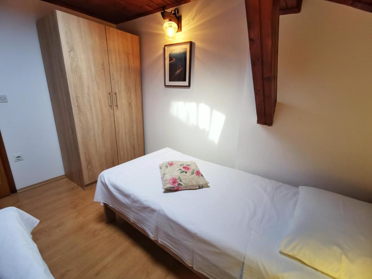 Apartments Sokolic Нерезине Экстерьер фото